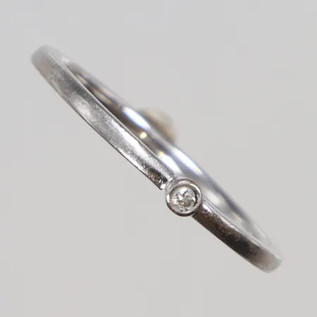 Ring med diamant, 0,01ct, stl 19, bredd 1mm, 18K Vikt: 2,3 g