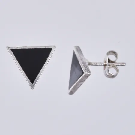 Ett par örhängen med svart emalj, Ø ca 12mm, 925/1000, silver Vikt: 1,9 g
