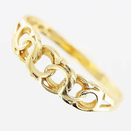 Ring Bismarck, stl 18¼, bredd 1,5-5,5mm, något skev skena, 18K Vikt: 1,6 g