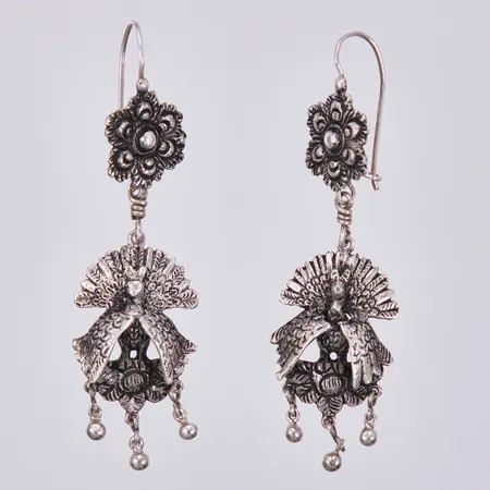 Ett par örhängen längd ca 55mm, bredd ca 1-17mm, 925/1000 silver Vikt: 8,6 g