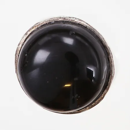 Ring med svart sten, stl17¾, bredd:3,5-22mm, GHA silver 925/1000 Vikt: 15,9 g