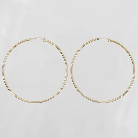 Ett par örhängen, Ø 60 mm, bredd: 2 mm, 14K guld. Vikt: 3,3 g
