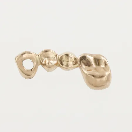 Tandguld orensat. Vikt: 6,7 g