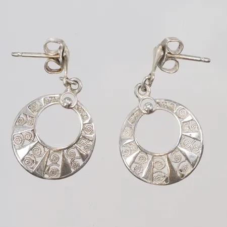 Ett par Örhängen, mönstrade hängande modell, 16x31mm silver 925/1000 Vikt: 3,2 g