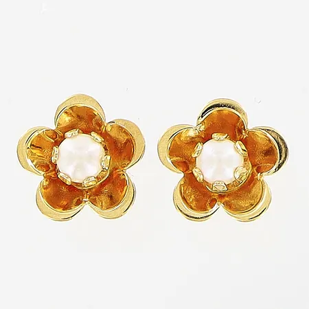 Ett par örhängen, blommor, pärlor, Ø7,5mm, 18K Vikt: 1,2 g