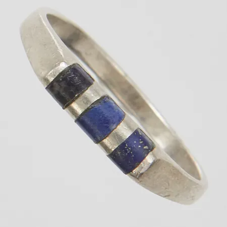 Ring, stl: 17¼, mörkblå detaljer, silver 925 Vikt: 1,9 g
