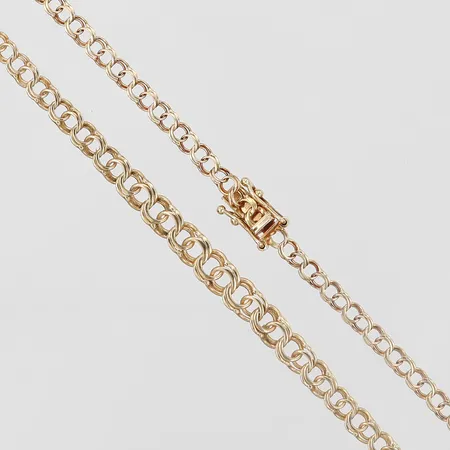 Collier, doserad Bismarck, längd: 46cm, bredd: 4-5mm, skev, GHA, 18K guld  Vikt: 6,6 g