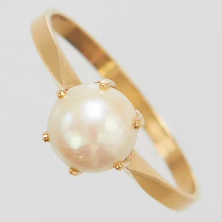 Ring med odlad saltvattenpärla, Ø18½, bredd: 1,8-7,2mm, 18K Vikt: 2,2 g