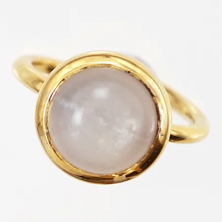 Ring NOA, med sten, stl 14½, justerbar, bredd:1,8-12,3mm, förgyllt silver 925/1000 Vikt: 3,6 g