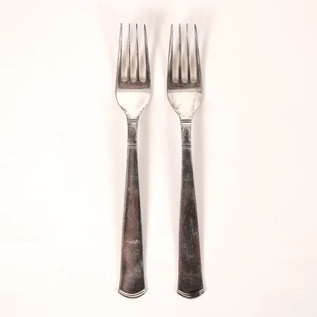 Två smörgåsgafflar, modell Rosenholm, GAB, Stockholm år 1968, längd: 139 mm, silver. Vikt: 39,6 g