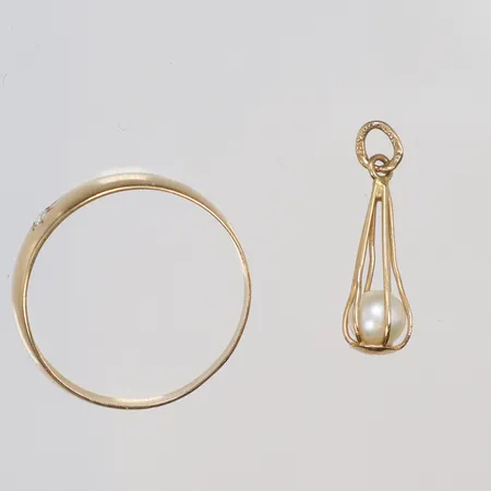 Diverse guld med vit sten och pärla 18K Vikt: 2,1 g