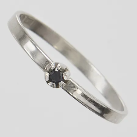 Ring, stl: 17, safir, vitguld, Svenska stämplar, 18K  Vikt: 1 g