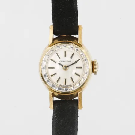 Damur Certina, 18K, manuell, Ø 15 mm, boettnummer: 152 - 0810 532 346367, numrerad 3/10, plexiglas, svart läderband. Bruttovikt: 9,5g Vikt: 0 g