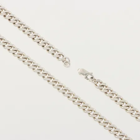 Collier Pansar, längd ca 44 cm, bredd 5.7 mm, silver. Vikt: 33,3 g