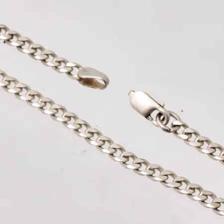 Kedja i silver, 43,5cm, Pansar, bredd 3,4mm, 925/1000, 1st ögla saknas, vikt 10,83g.