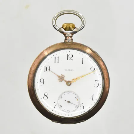 Fickur Omega, Grand Prix Paris 1900, boett Ø51 mm, manuell, boettnr 4368034, gravyr insida boett, troligtvis utbytt visare, fungerade vid testtillfället, Bruttovikt 94,6g, 800/1000 silver.