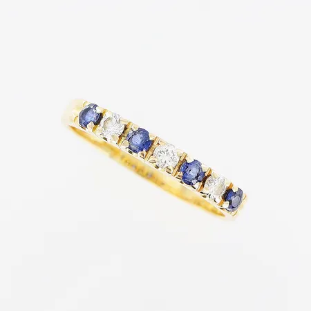Ring, diamanter 3 x 0,07ct, W/Si enligt gravyr, stl 18, bredd 2,5mm, 18K Vikt: 3,2 g