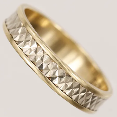 Ring, tvåfärgad, stl: 18¼, bredd: 4 mm, 14K guld. Vikt: 3,6 g