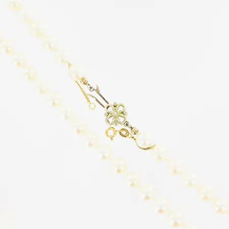 Pärlcollier 41,5cm, odlade pärlor Ø7mm, lås i förgyllt silver med sten, säkerhetskedja 18K. Vikt: 0 g