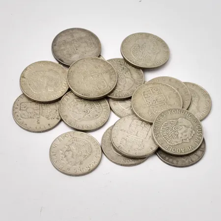 17st mynt i silver, 1kronor, vikt 118,8g.