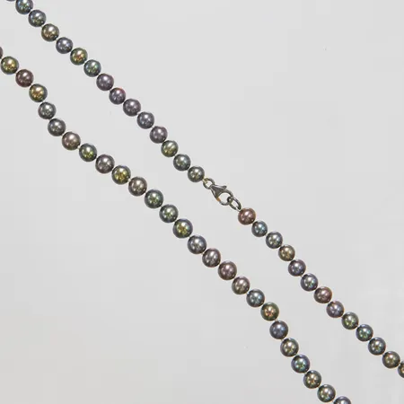 Pärlcollier med färgbehandlade odlade sötvattenpärlor Øca.5mm, längd: 69cm, lås i silver, 925/1000, bruttovikt 28,0g Vikt: 28 g