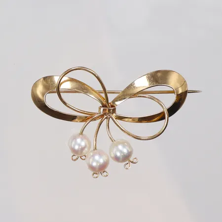 Brosch med odlade saltvattenpärlor, Akoya 30x41mm, SKS (City Guld Ab Sune Karlsson) Köping 1969, 18K Vikt: 4,2 g