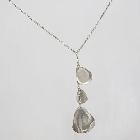 Collier, Efva Attling, Rose Petal Fall Necklace, längd kedja: 42cm, längd hänge: 101mm, repor, silver, 925/1000 Vikt: 21,6 g