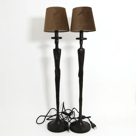 Ett par bordslampor i bronsfärgad metall, PR Home Mrs & MR Tall modellnummer: 2807103, bruna lampskärmar. höjd utan skärm: 78cm Skickas med postpaket.