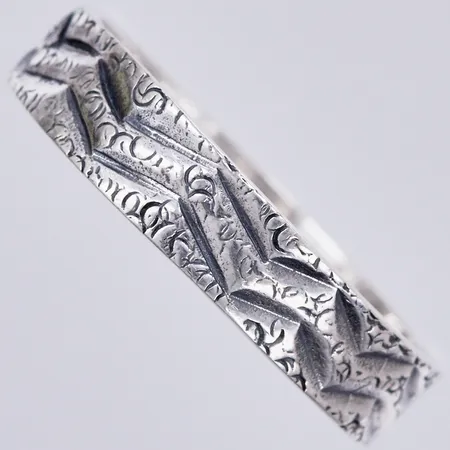 Ring stl: 18mm, bredd ca 4mm, 925/1000 silver Vikt: 2,5 g