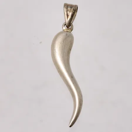 Hänge i silver, mått 6,5x41,2mm, 830/1000, vikt 1,6g.