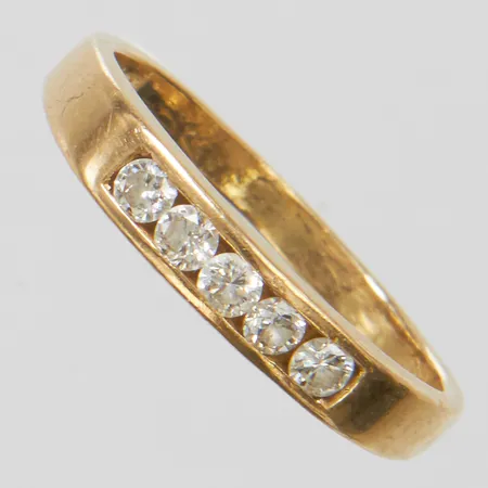 Ring, vita stenar, skadad skena, skev, 14K  Vikt: 2,8 g