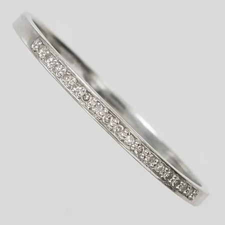 Ring med diamanter 17 x ca.0,0025ct, 8/8-slipade, Ø19, bredd: 1,4-1,5mm, vitguld, 14K Vikt: 1,1 g