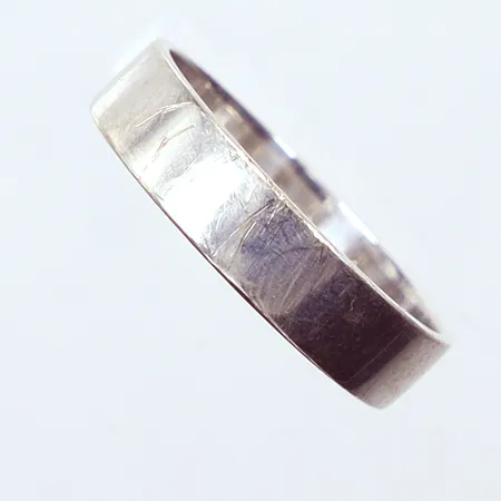 Ring vitguld, Ø21¾, gravyr, 18K Vikt: 6,7 g