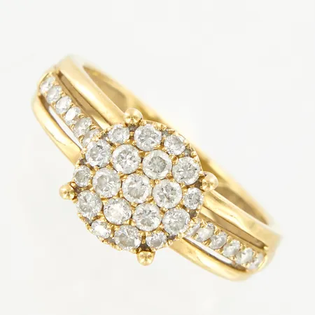 Ring med diamanter 31st ca 0,70ctv, stl 17, bredd 9mm, GHA, 18K Vikt: 4,4 g