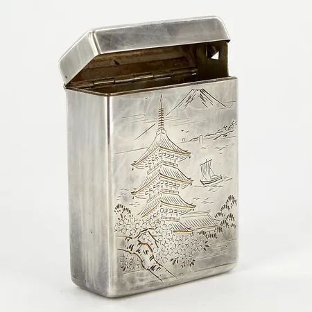 Cigarettetui, 77x57x24mm, dekor med Japanskt motiv, silver 950/1000 Vikt: 83,5 g
