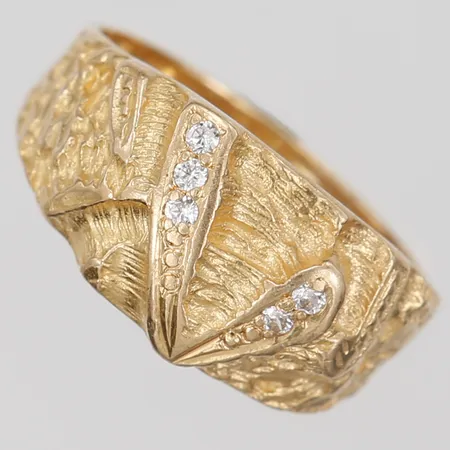 Ring med diamanter 5 x ca. 0,02ct, stl: 18¼, bredd: 10mm, Tre Guldsmeder i Falköping AB, Falköping 2000, 18K guld Vikt: 5,8 g