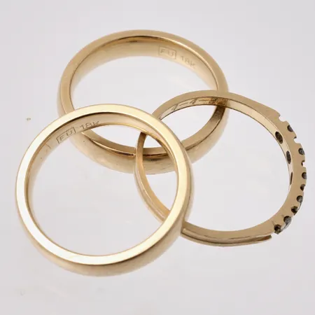 Diverse defekt guld, 18K, vikt 12,91g.