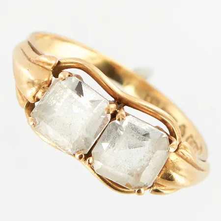 Ring med stenar, stl 18, bredd 8,5mm, 18K Vikt: 2,9 g