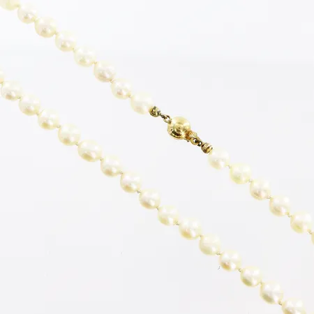 Pärlcollier, odlade saltvattenspärlor, 45,5cm, Ø6mm, något varierade i färg och form, kullås i 18K, bruttovikt: 22,6gram Vikt: 22,6 g