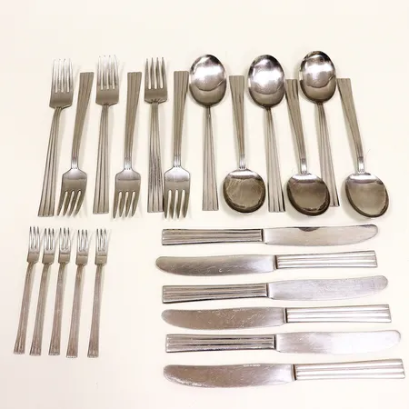 Bordsbestick 18 delar "kniv, gaffel, sked" Gense, modell Thebe i kartonger, 5 påläggsgafflar Gense Thebe 115mm, stål,  bruksskick. Skickas med paket.
