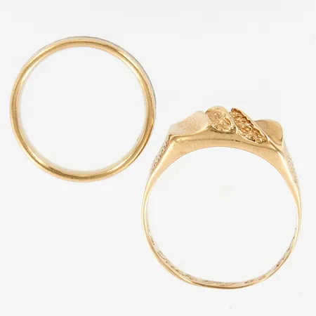 Klackring stl: 18¾ samt Ring med vitguldsdetaljer stl: 15½, 18K,  Vikt: 9,2 g