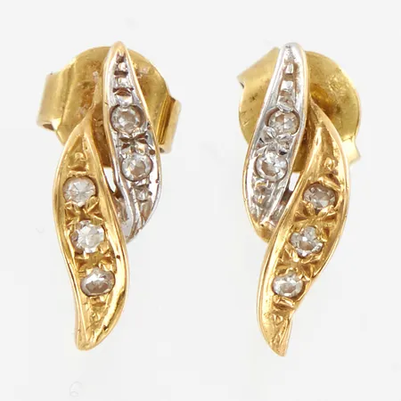 Ett par örhängen med diamanter 10x0,01ct, ca12mm, 18K Vikt: 1,5 g