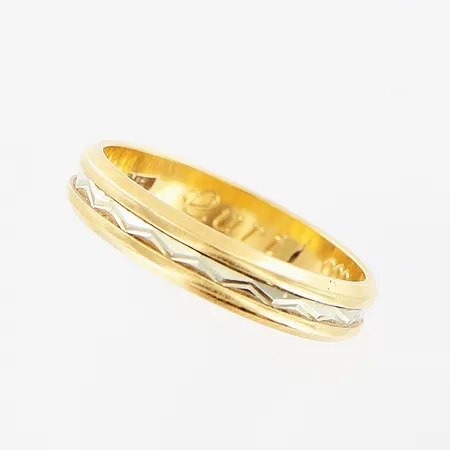 Ring, stl 17½, bredd 3,5mm, gravyr, 18K Vikt: 3,2 g