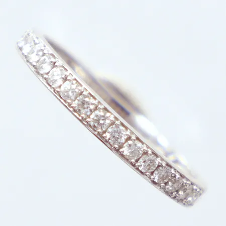 Ring vitguld, Ø17mm, diamanter 15x0,02ct, 14K   Vikt: 1,9 g