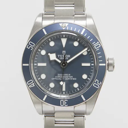 Herrur Tudor Black Bay Fifty-Eight, automatisk, stål, 39mm, ref: 79030B, snr: 77A6555, Cal. MT5402, verknr: T257778659, safirglas, stållänk, viklås, 3 extra länkbitar, tags, certifikat daterat 31.10.2022, box, ytterkartong