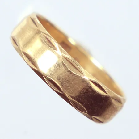 Ring, Ø16½, gravyr, 18K Vikt: 4,4 g