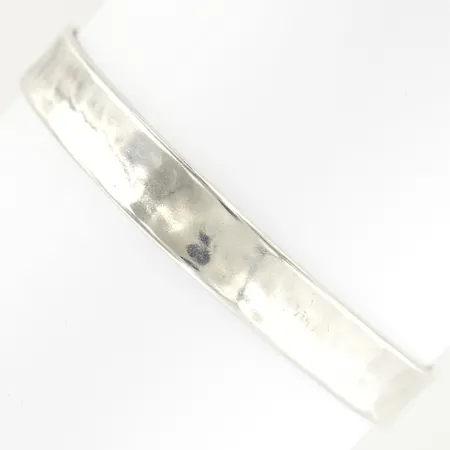 Armband Stelt med hamrad yta, Ø ca 70x60mm, bredd: 10mm, GFAB, något skev, silver 925/1000 Vikt: 26 g