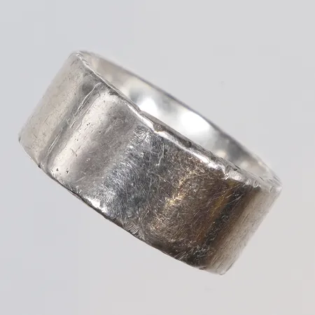 Ring stl ca 17, bredd 10 mm, silver, sliten, 925/1000 Vikt: 16,6 g