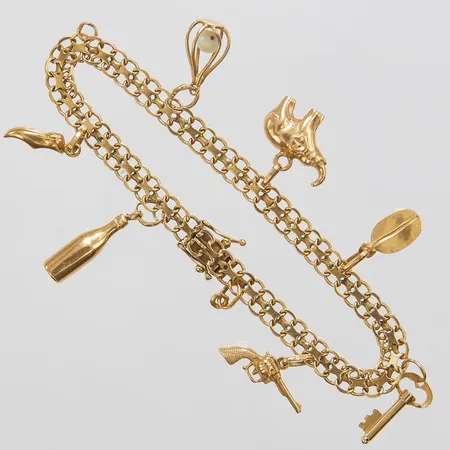 Armband, X-länk, längd: 19,3cm, bredd: 5,4mm, sju integrerade berlocker, två extra berlocköglor, 18K Vikt: 12,6 g