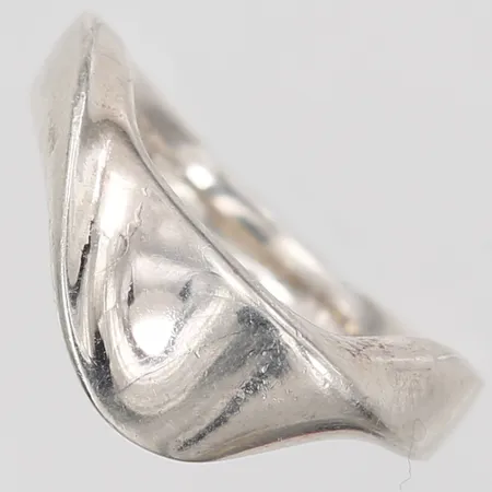 Ring, GHA, stl: 17, bredd: 3 - 8 mm, 925/1000 silver Vikt: 5,1 g
